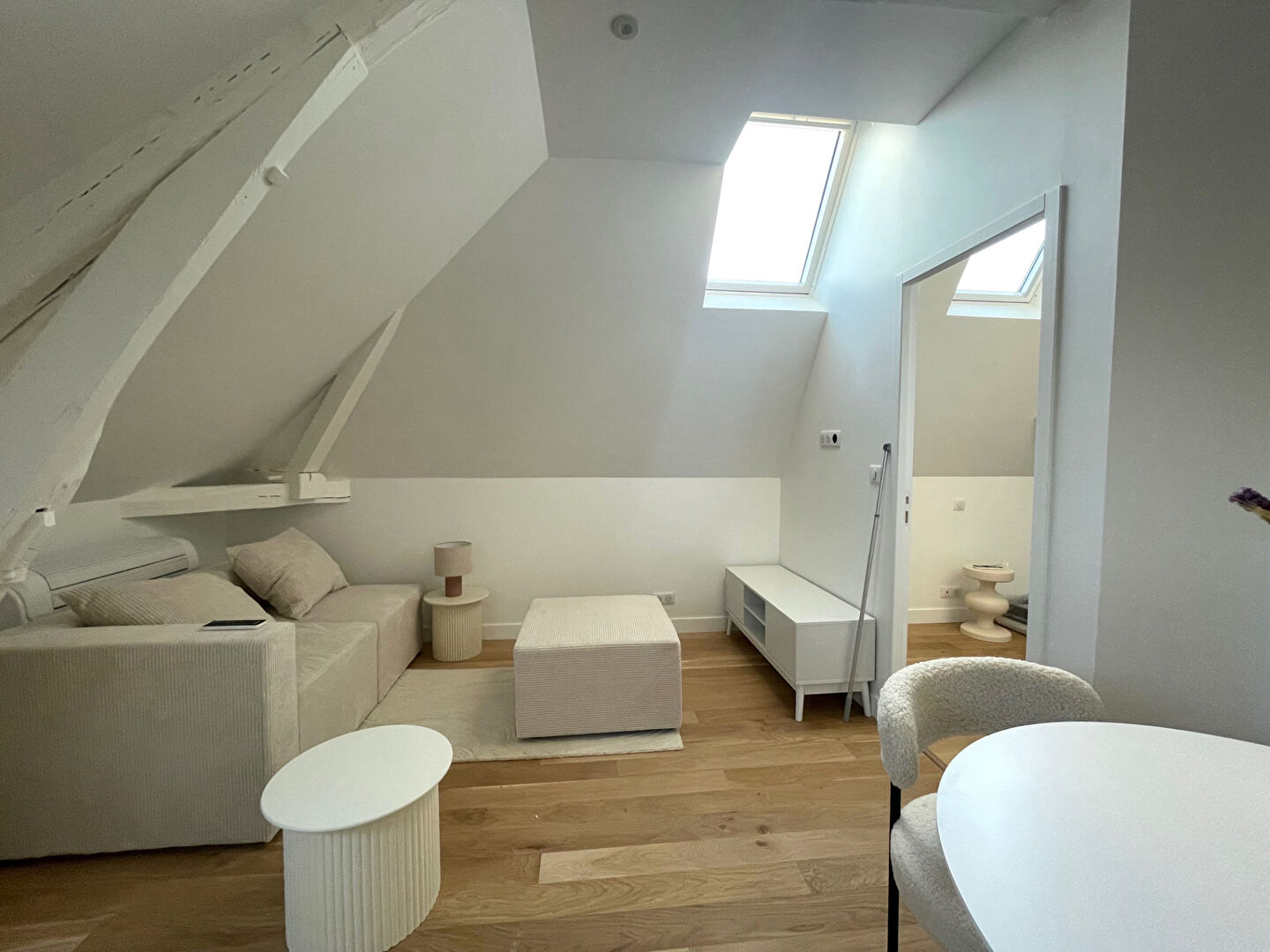 Photo A PROXIMITÉ DU CENTRE, T2 MEUBLÉ ENTIÈREMENT RÉNOVÉ AVEC PARKING image 4/6