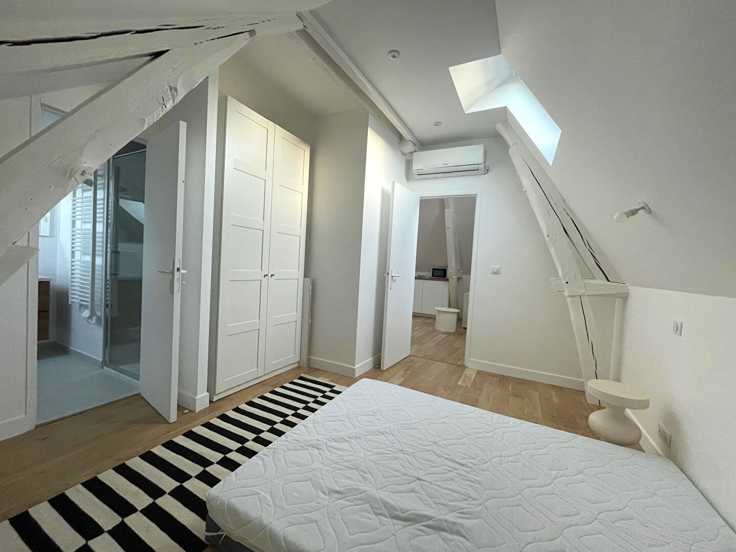 Photo A PROXIMITÉ DU CENTRE, T2 MEUBLÉ ENTIÈREMENT RÉNOVÉ AVEC PARKING image 5/6