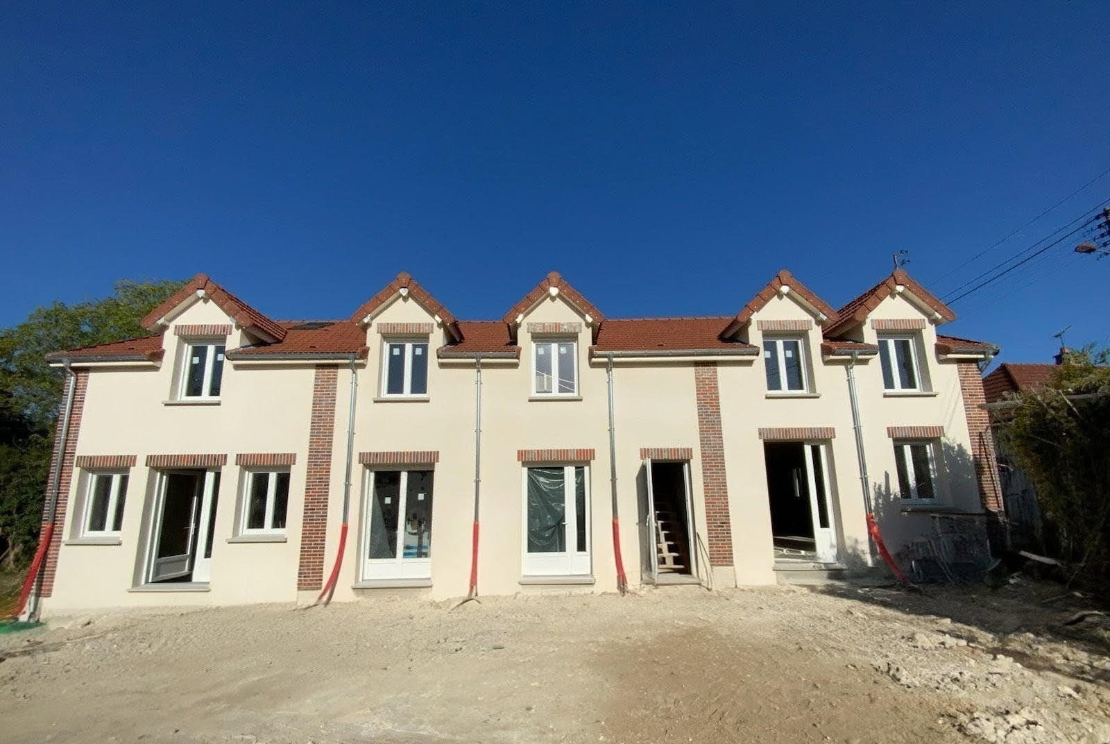 ST PARRES AUX TERTRES, T3 DE 62M² AVEC TERRASSE ET STATIONNEMENT