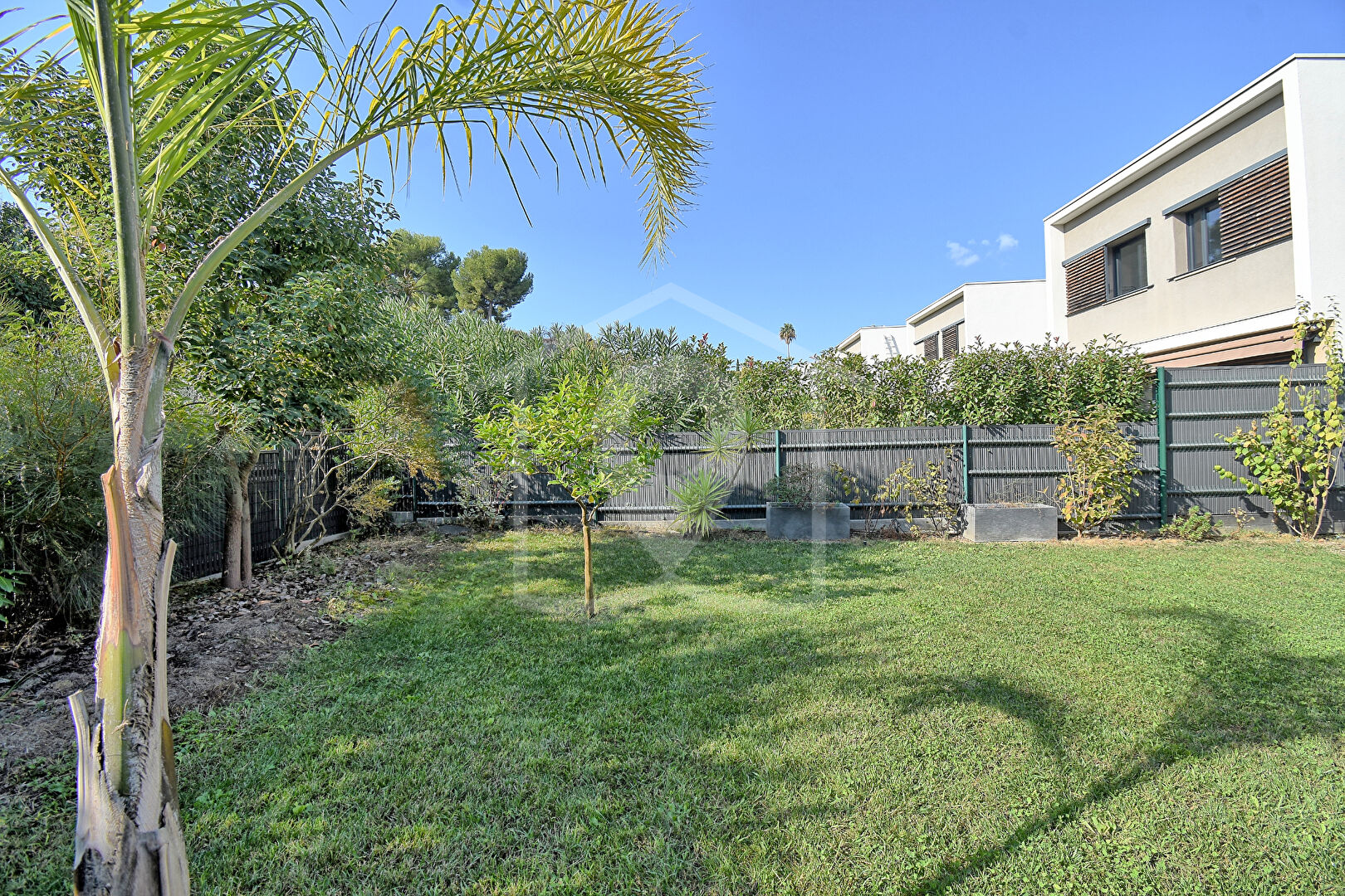 Photo ANTIBES Proche Centre : Villa moderne 4 pièces avec garage et parkings image 2/6