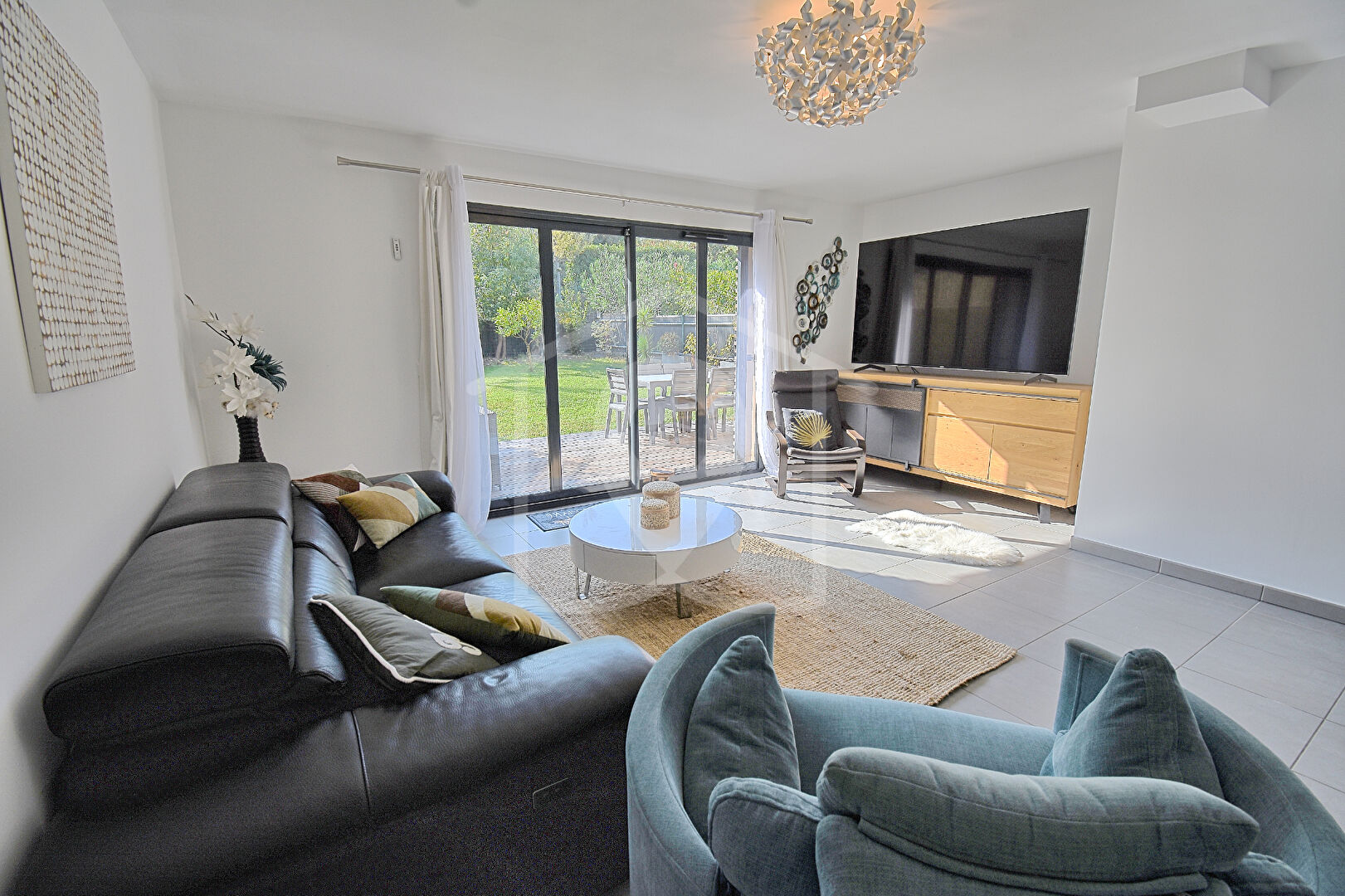 Photo ANTIBES Proche Centre : Villa moderne 4 pièces avec garage et parkings image 5/6