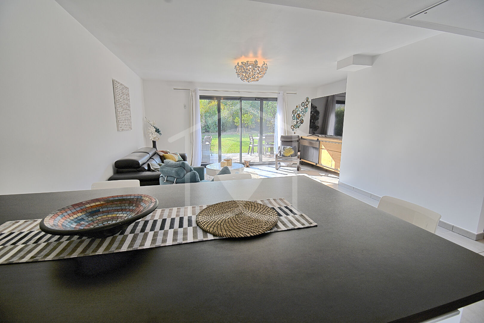 Photo ANTIBES Proche Centre : Villa moderne 4 pièces avec garage et parkings image 6/6