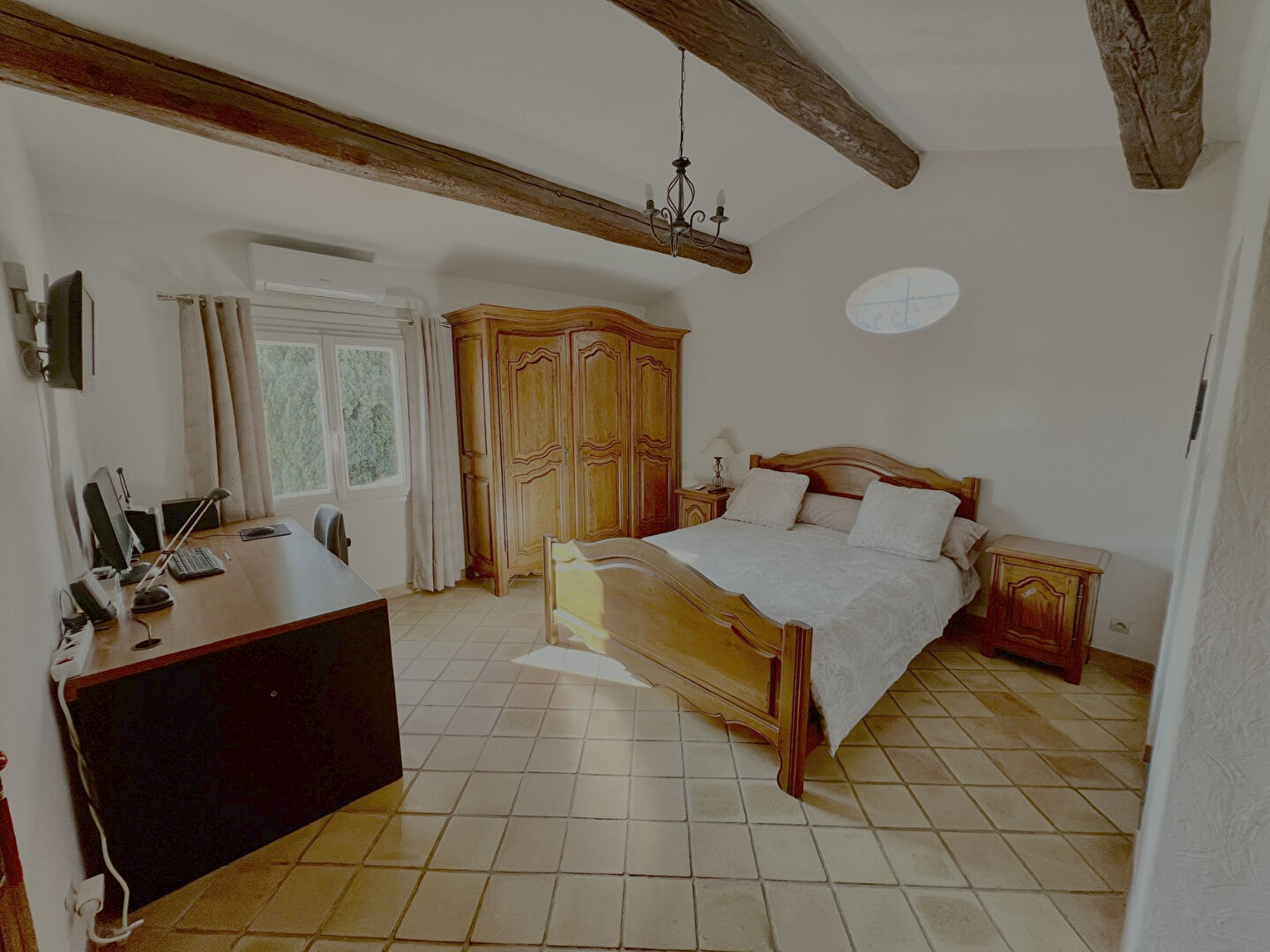 Photo Belle maison  traditionnelle secteur résidentiel Etang de l'Olivier sur 4000 M2 de terrain divisible image 5/6