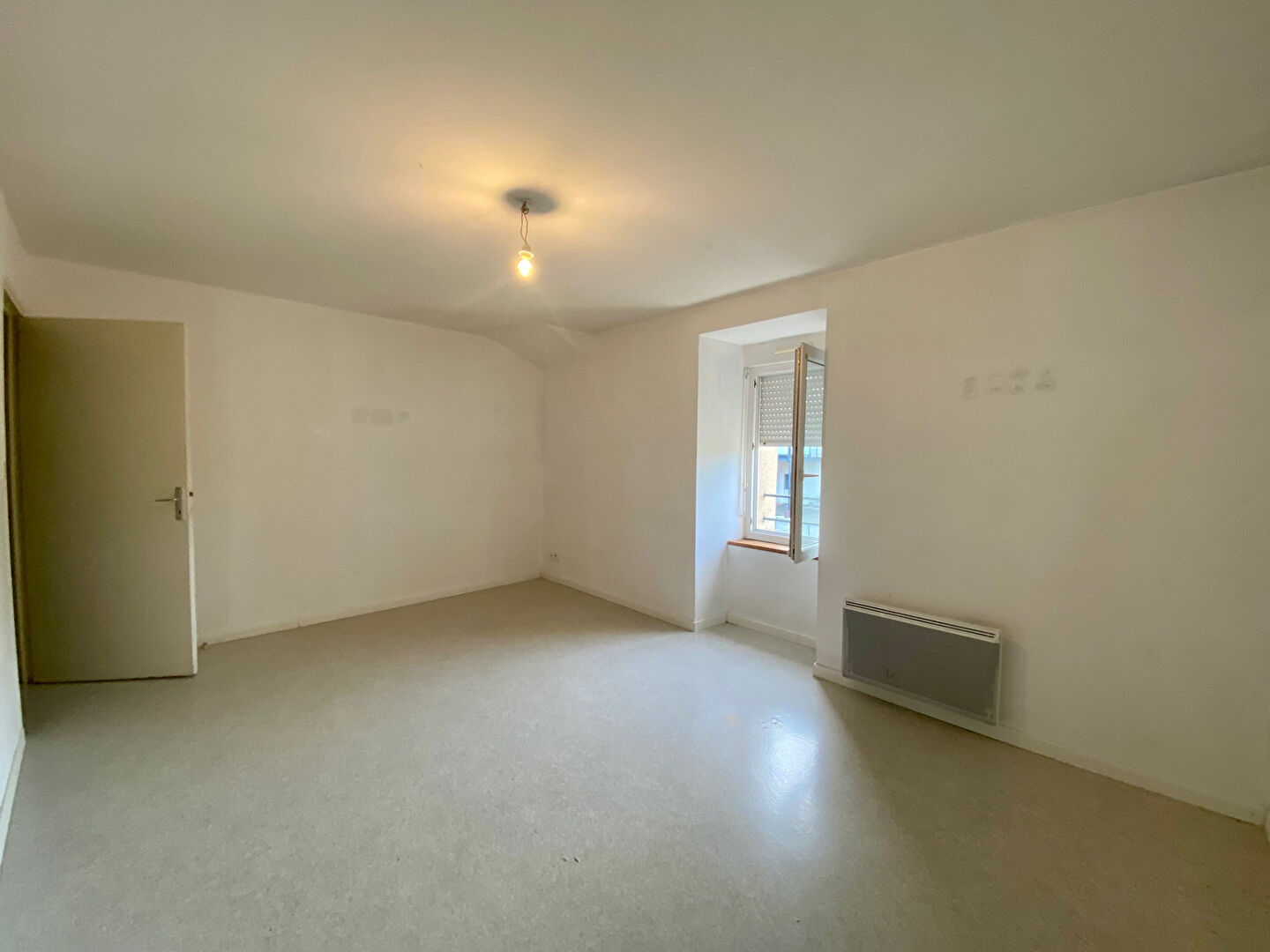 Photo Maison en pierre 120 m² 4 chambres bourg BEIGNON sur un terrain de 190 m² image 5/6