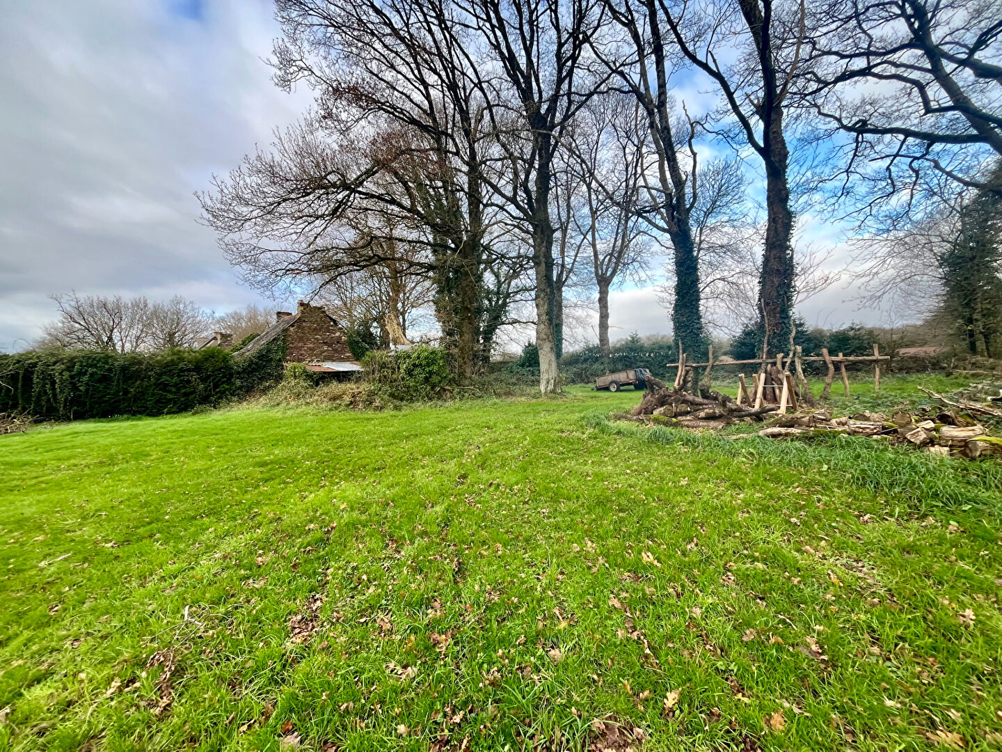 Photo Terrain 1080 m2 constructible proche GUER image 2/2