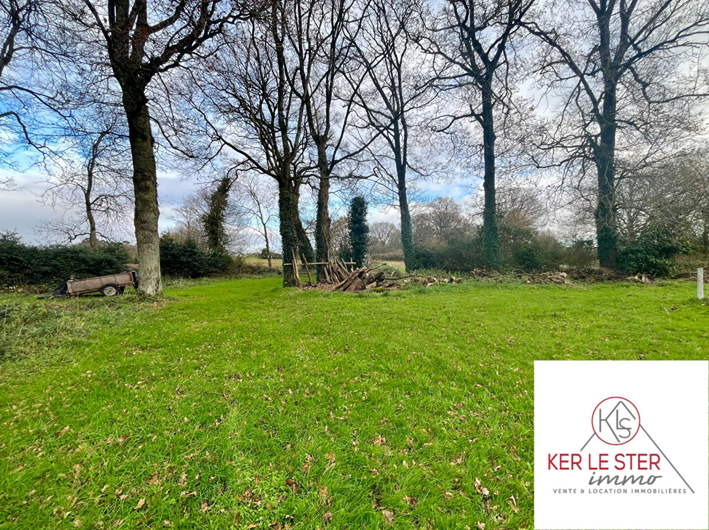 Photo Terrain 1080 m2 constructible proche GUER image 1/2