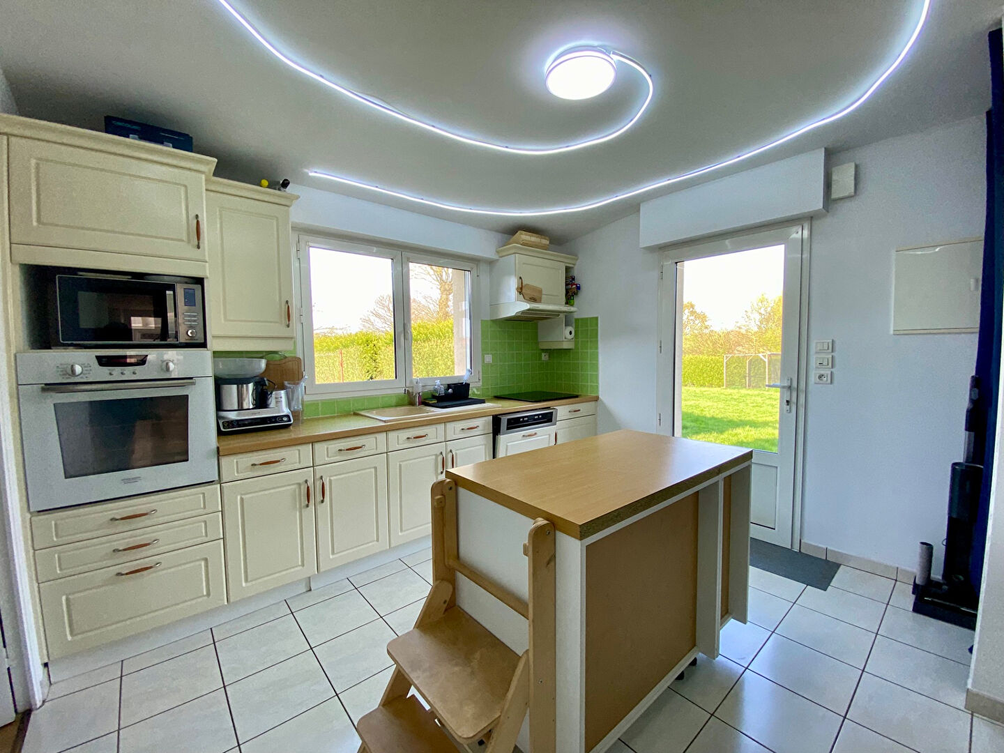 Photo Maison d'envrion 92 m² + 70 m² de dépendances sur un terrain d'environ 2500 m² image 5/6