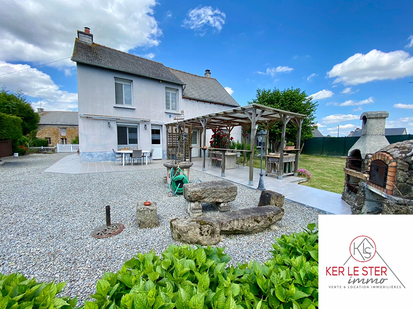 Maison environ 150 m² sur un terrain d'environ 2000 m²