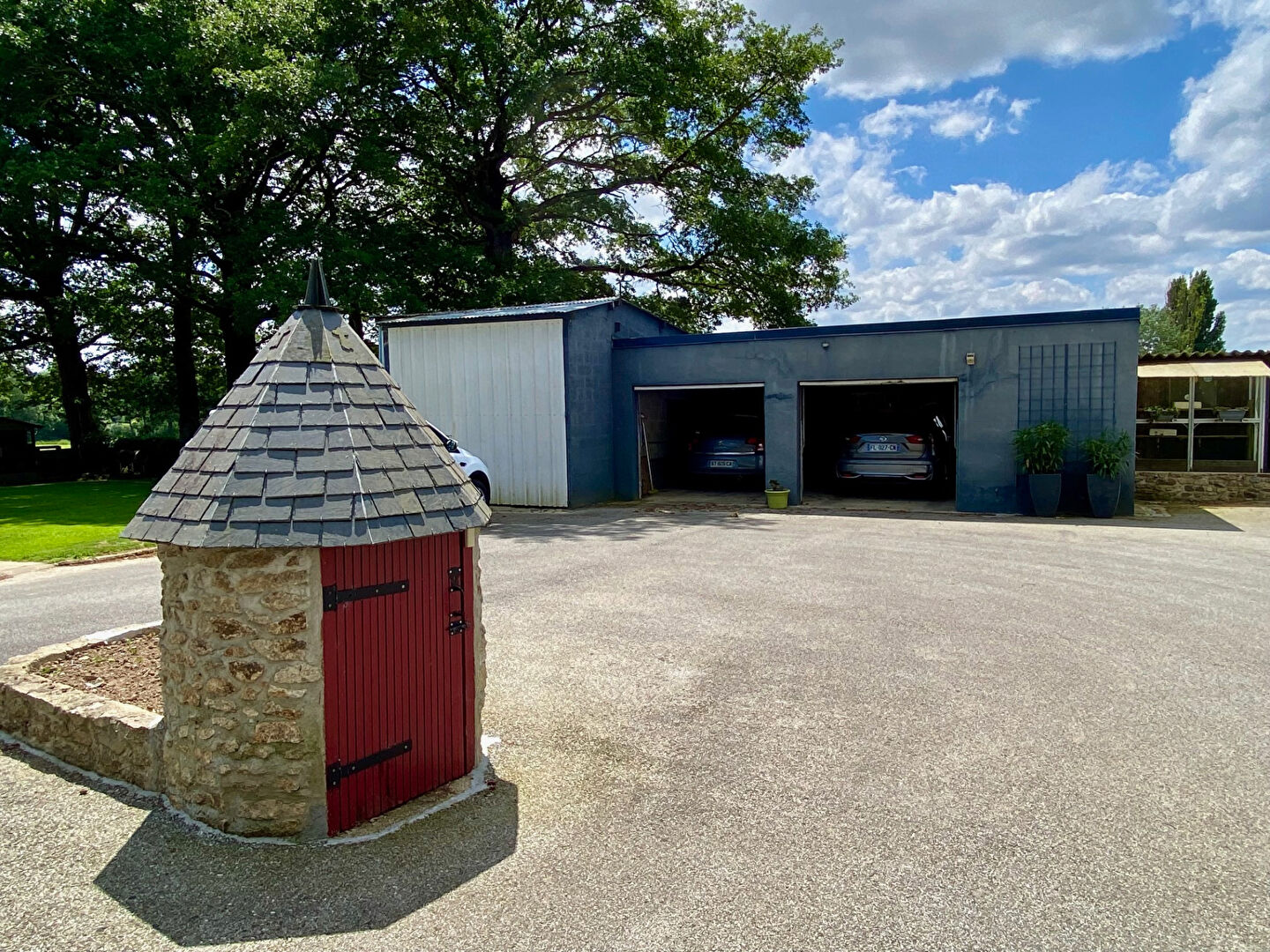 Photo longère indépendante de 220 m² sur un terrain de 2150 m² image 2/6