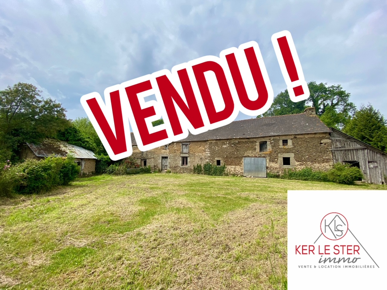 Longère à rénover sur 3 000 m² de terrain à 15 minutes de Mauron et de Merdrignac