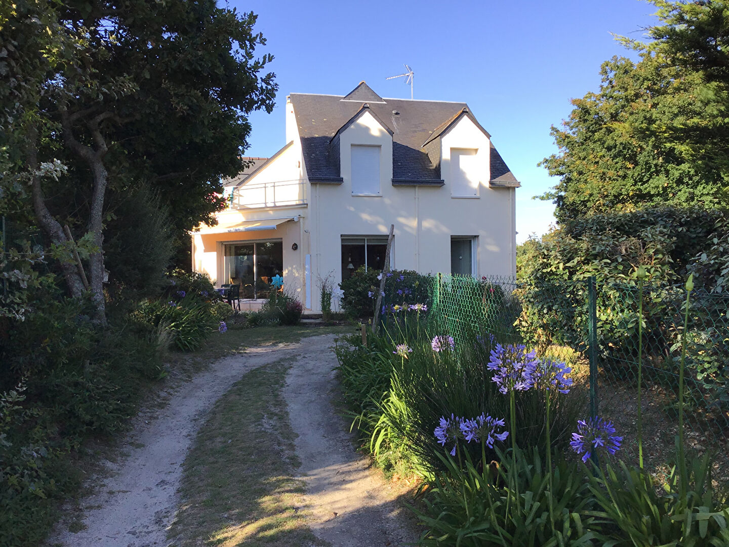 Au Cabellou, à quelques mètres de la plage