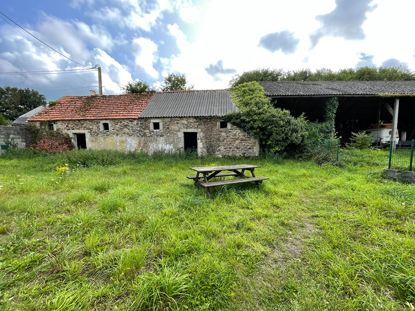 Photo Maison en pierres avec dépendances image 2/6