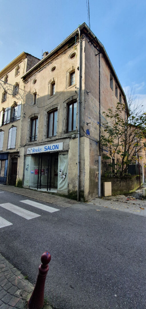 Photo Immeuble Mirecourt 9 pièce(s) 241m2 plus atelier de 44 m2 et dépendance d'environ 40 m2 image 1/6