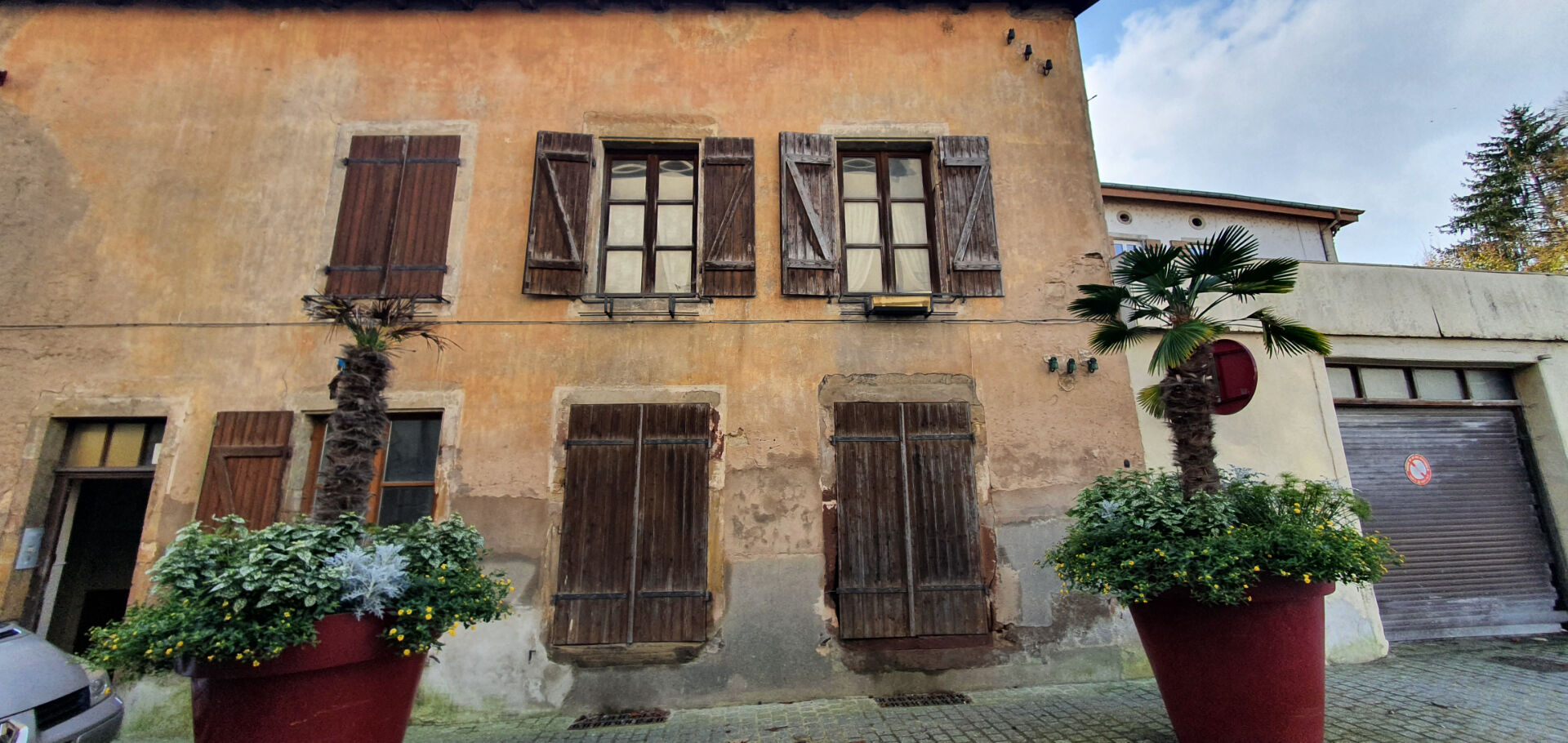 Photo Immeuble Mirecourt 9 pièce(s) 241m2 plus atelier de 44 m2 et dépendance d'environ 40 m2 image 3/6