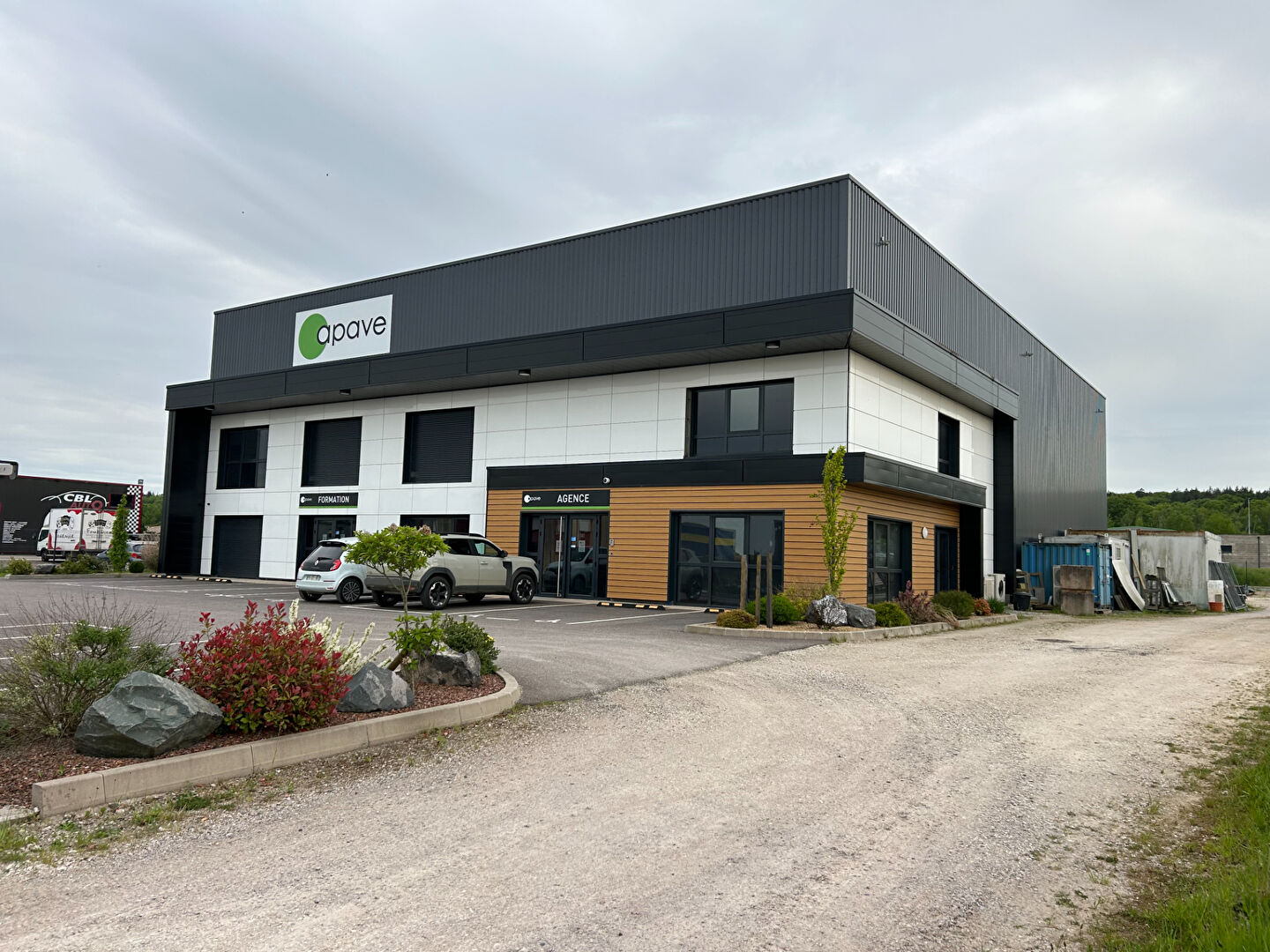 Photo IMMEUBLE NEUF LOUÉ À L'APAVE image 2/6