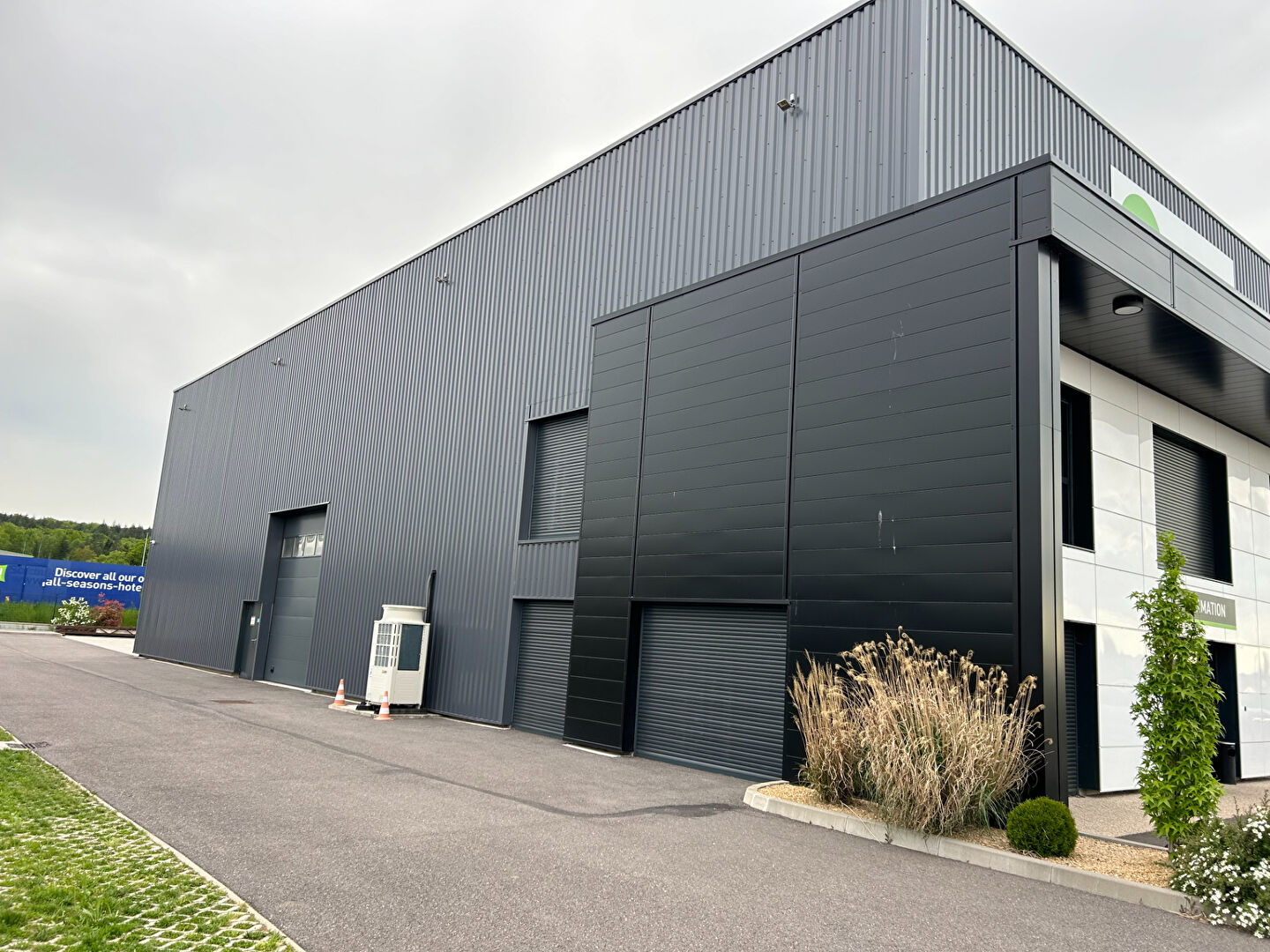 Photo IMMEUBLE NEUF LOUÉ À L'APAVE image 3/6