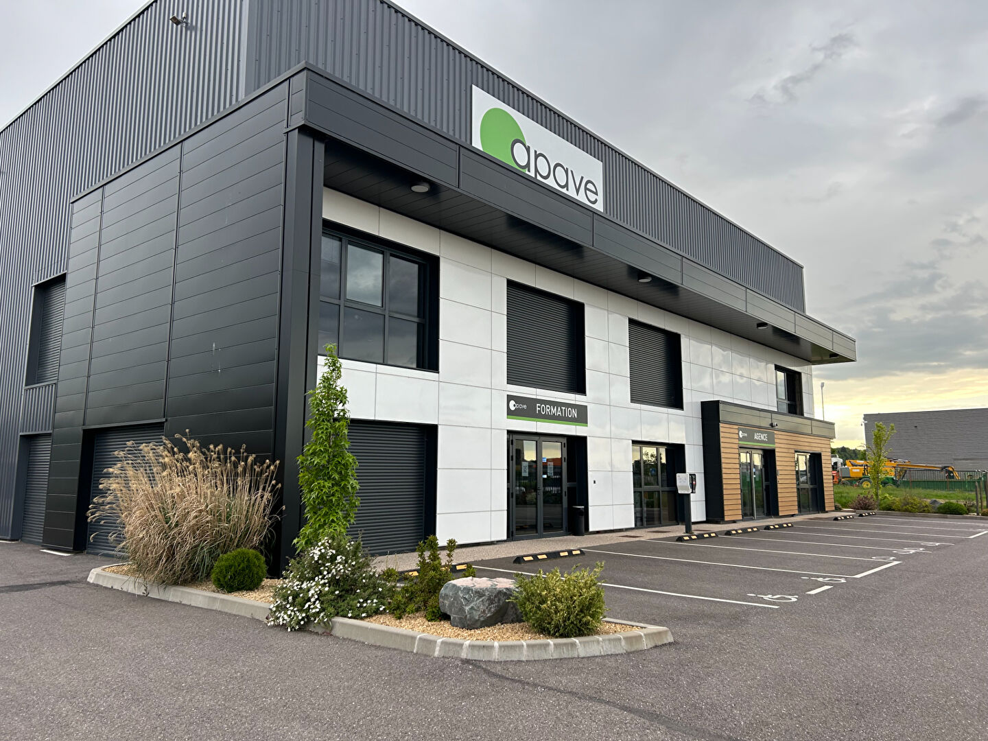 Photo IMMEUBLE NEUF LOUÉ À L'APAVE image 6/6