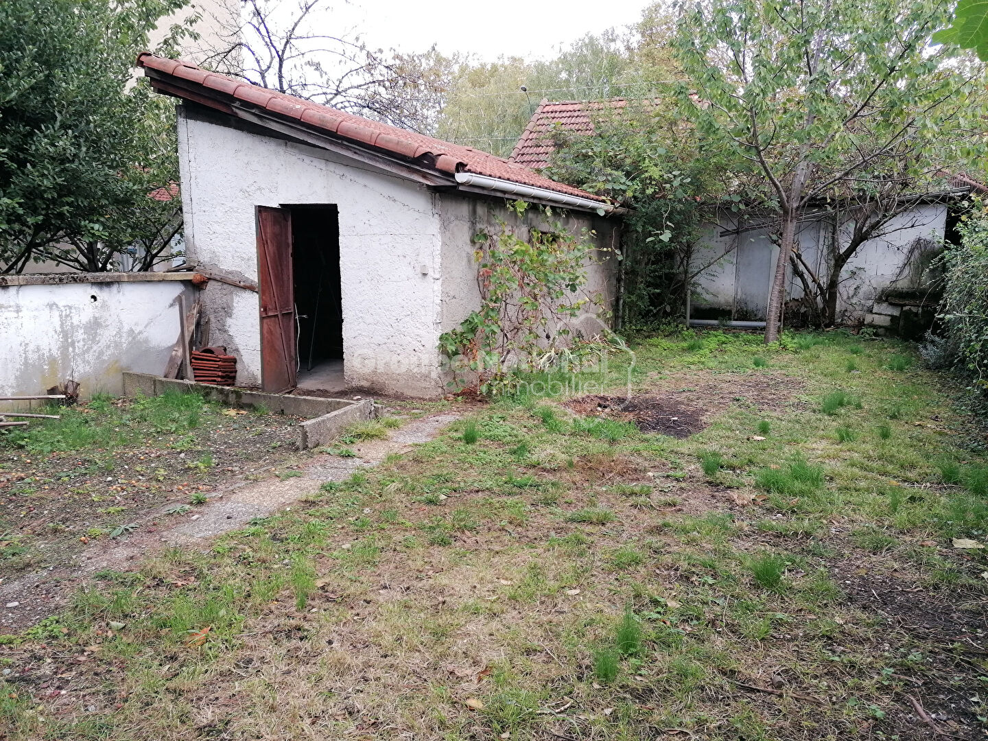 IMMEUBLE - 239 m2 - Jardin - Garages - INVESTISSEUR