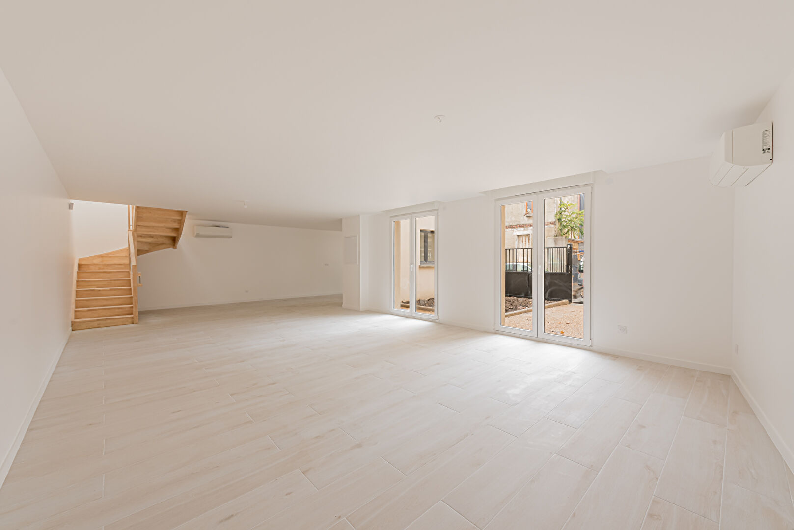 Photo Maison  4 pièces + Parking image 2/6