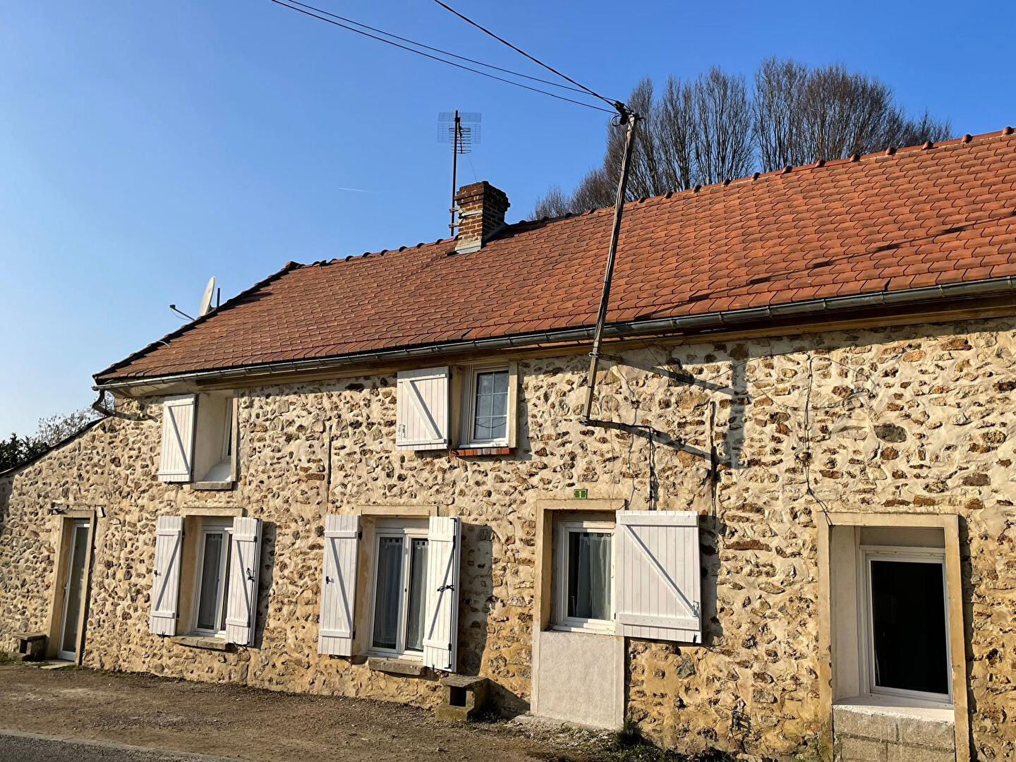 Agence immobilière de KRIS IMMOBILIER MONTREUIL Montreuil aux lions - KRIS IMMOBILIER MONTREUIL