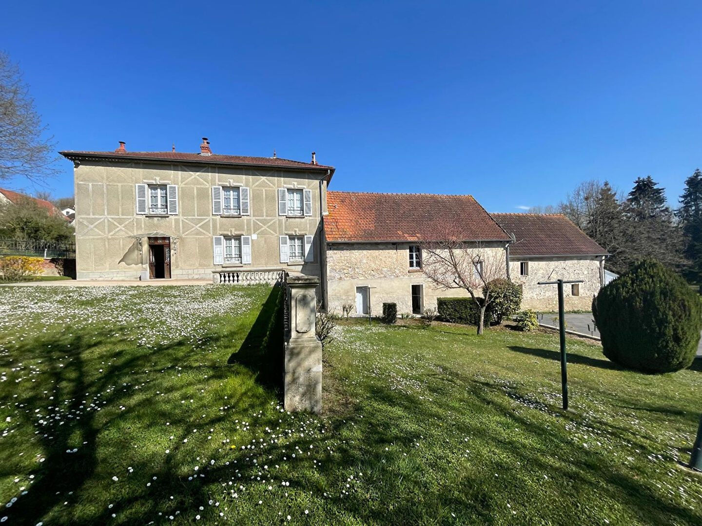 Agence immobilière de KRIS IMMOBILIER MONTREUIL Montreuil aux lions - KRIS IMMOBILIER MONTREUIL