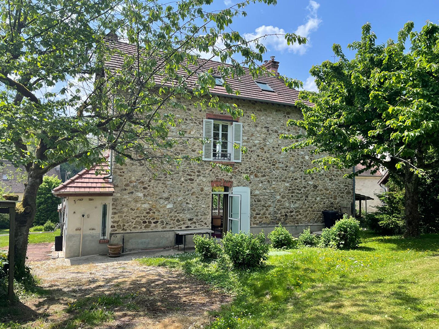 Agence immobilière de KRIS IMMOBILIER MONTREUIL Montreuil aux lions - KRIS IMMOBILIER MONTREUIL