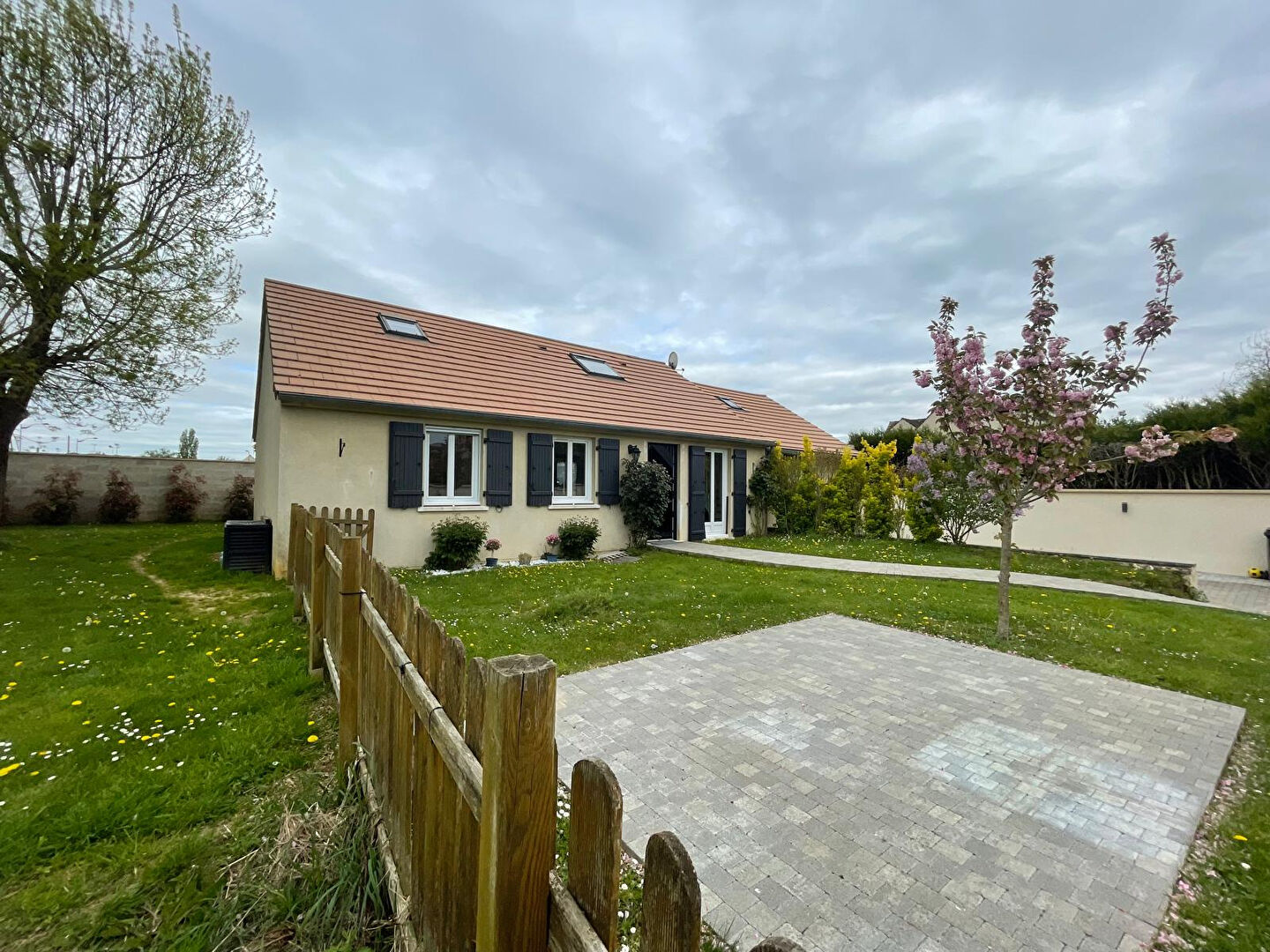 Agence immobilière de KRIS IMMOBILIER MONTREUIL Montreuil aux lions - KRIS IMMOBILIER MONTREUIL