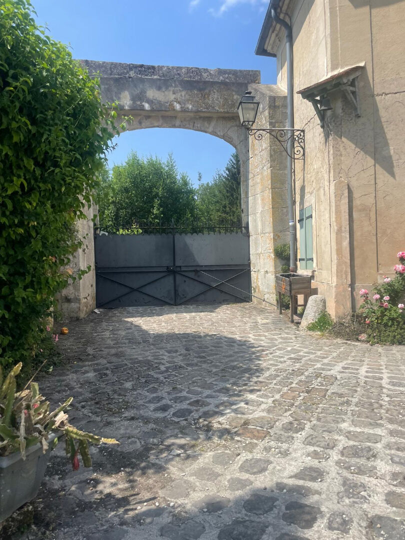 Photo Grande maison de caractère, ancienne abbaye, longère +1771 m² de parc image 2/6