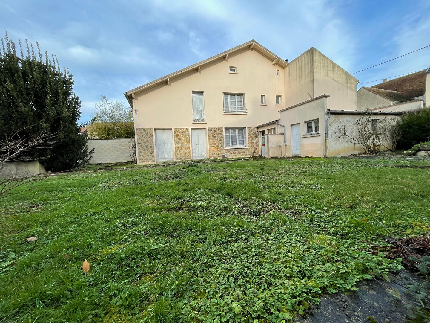 Agence immobilière de KRIS IMMOBILIER MONTREUIL Montreuil aux lions - KRIS IMMOBILIER MONTREUIL