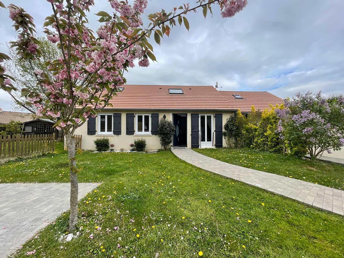Agence immobilière de KRIS IMMOBILIER MONTREUIL Montreuil aux lions - KRIS IMMOBILIER MONTREUIL