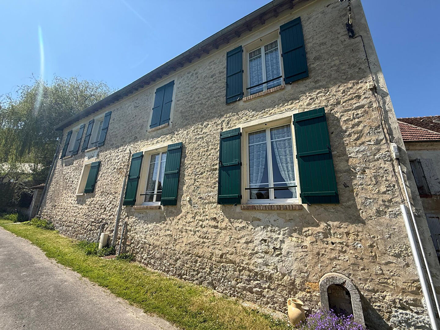 Agence immobilière de KRIS IMMOBILIER MONTREUIL Montreuil aux lions - KRIS IMMOBILIER MONTREUIL