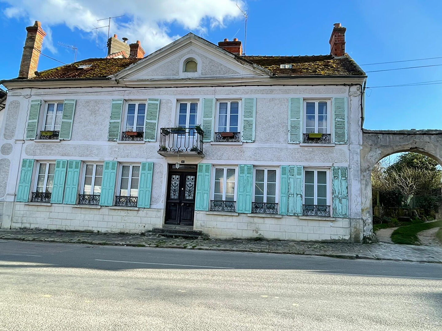 Agence immobilière de KRIS IMMOBILIER MONTREUIL Montreuil aux lions - KRIS IMMOBILIER MONTREUIL