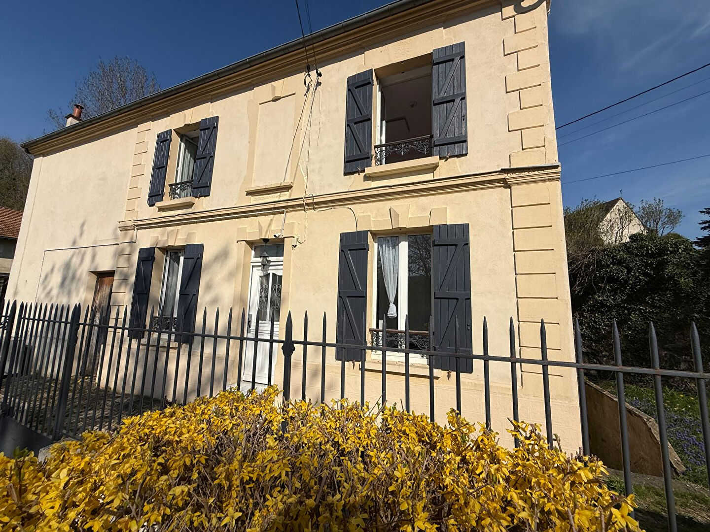 Agence immobilière de KRIS IMMOBILIER MONTREUIL Montreuil aux lions - KRIS IMMOBILIER MONTREUIL