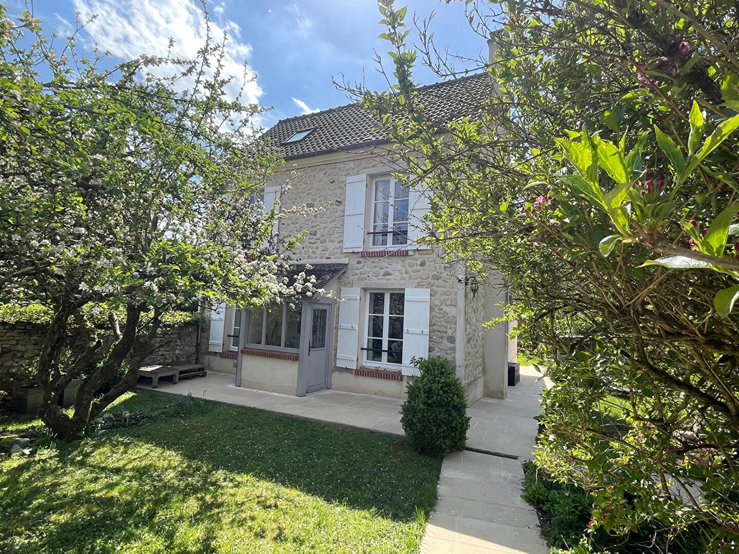 Agence immobilière de KRIS IMMOBILIER MONTREUIL Montreuil aux lions - KRIS IMMOBILIER MONTREUIL