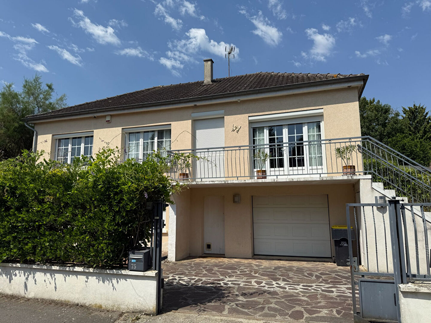 Agence immobilière de KRIS IMMOBILIER MONTREUIL Montreuil aux lions - KRIS IMMOBILIER MONTREUIL