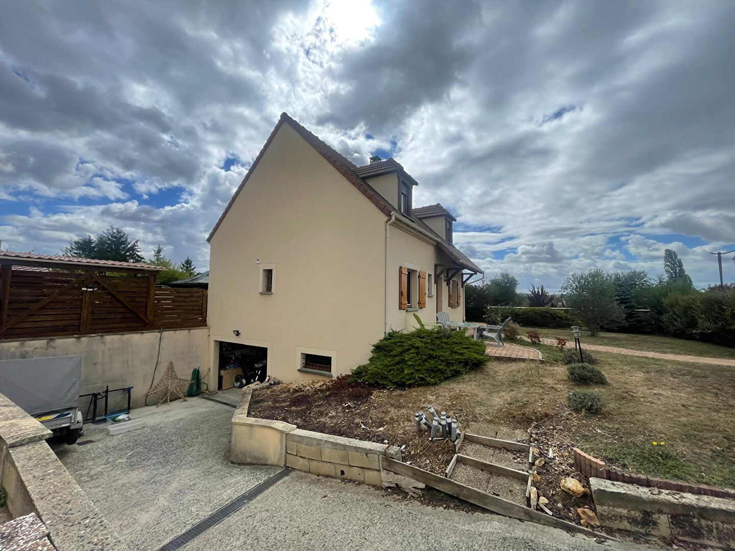 Agence immobilière de KRIS IMMOBILIER MONTREUIL Montreuil aux lions - KRIS IMMOBILIER MONTREUIL