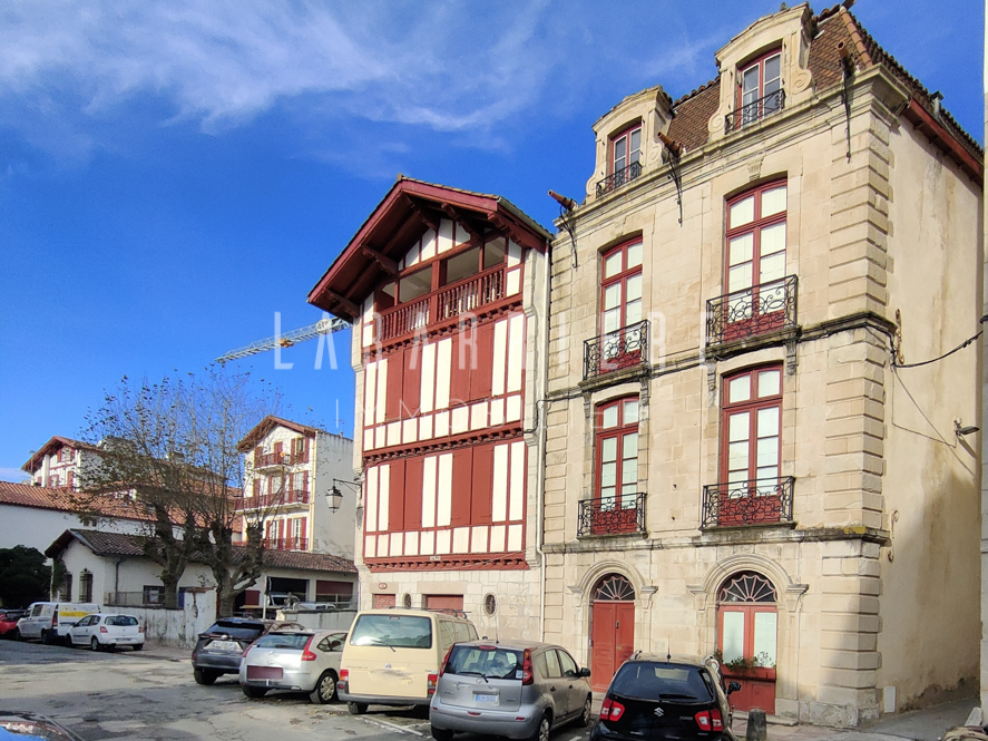 ST-JEAN DE LUZ CENTRE (64500) - T3 en rdc - 80 m², proche Grande Plage