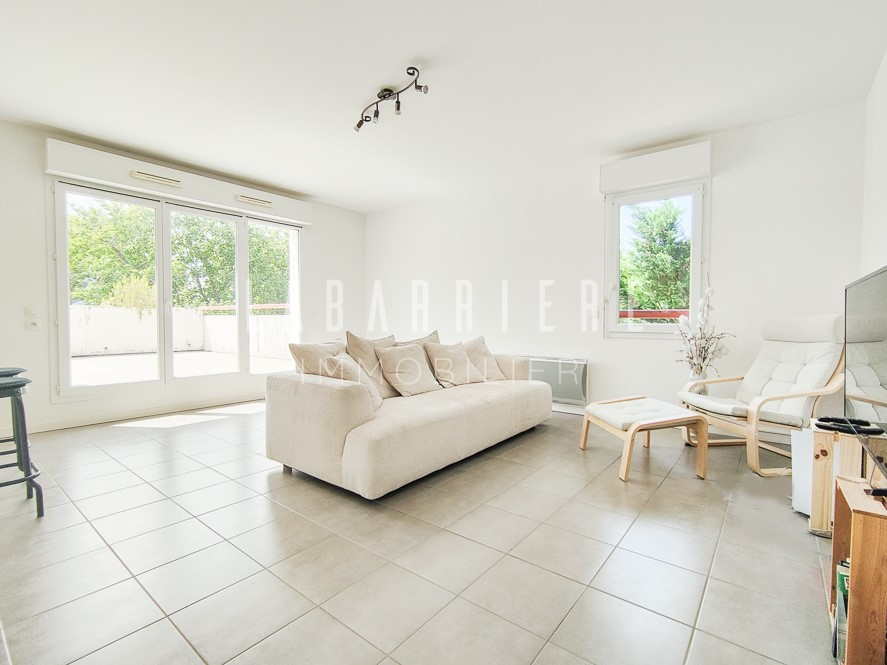 Photo T3 de 69 m² - Terrasse 39 m² , garage & cave. image 4/6