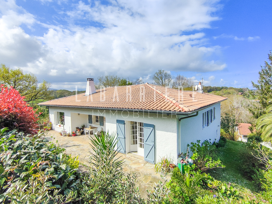 Ciboure - Villa 280 m² - 4 Chambres - Garages - Parcelle 1680 m².