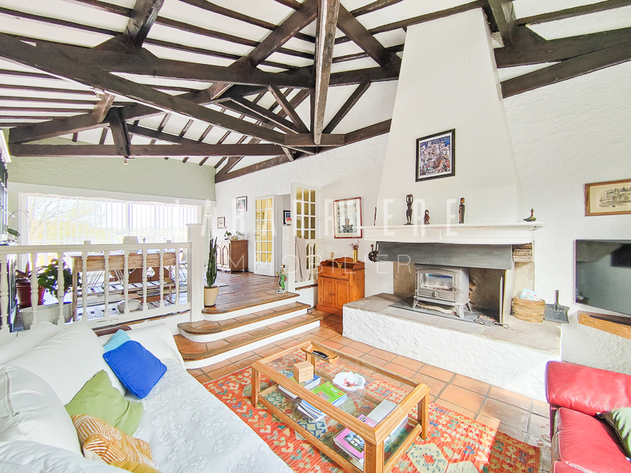 Photo Ciboure - Villa 280 m² - 4 Chambres - Garages - Parcelle 1680 m². image 2/6