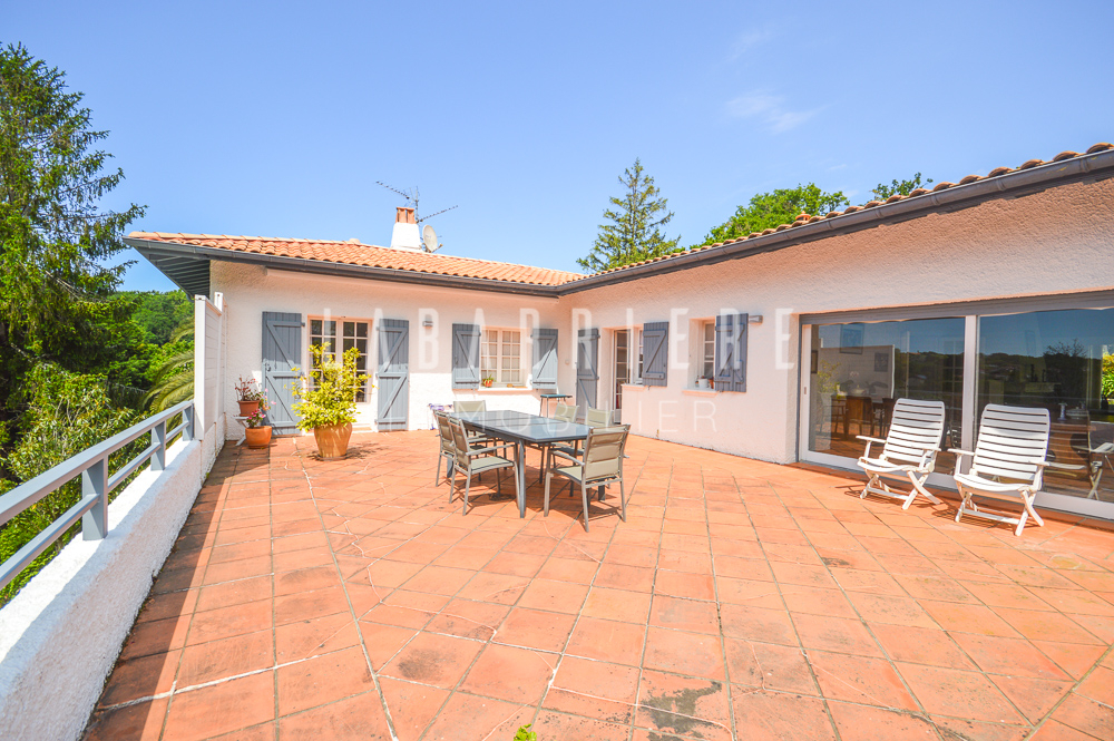 Photo Ciboure - Villa 280 m² - 4 Chambres - Garages - Parcelle 1680 m². image 3/6