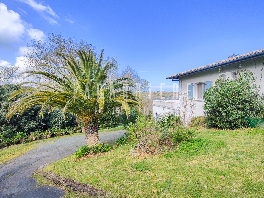 Photo Ciboure - Villa 280 m² - 4 Chambres - Garages - Parcelle 1680 m². image 4/6