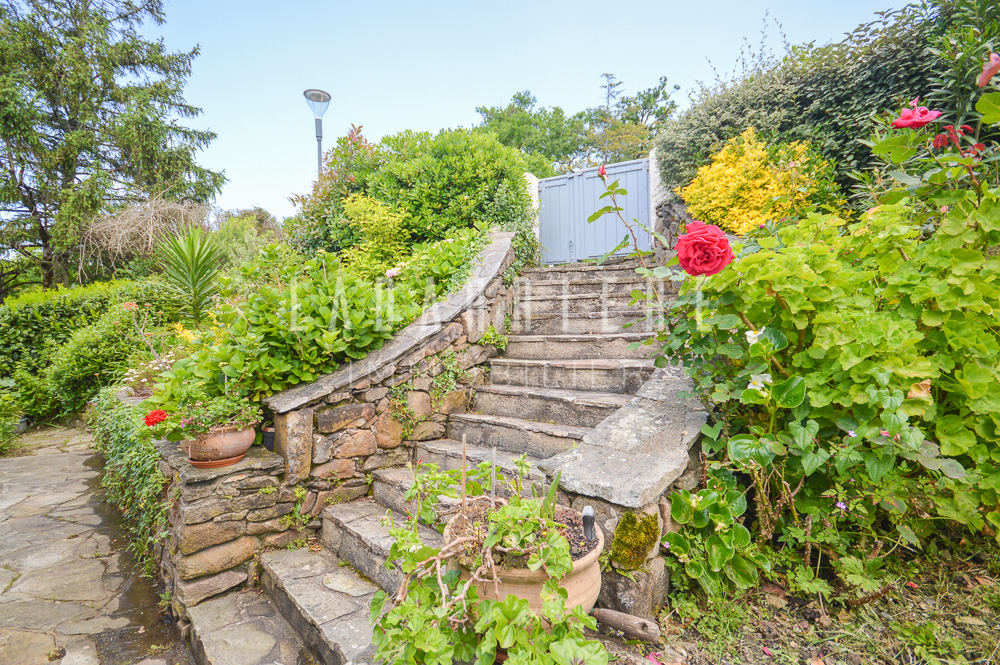 Photo Ciboure - Villa 280 m² - 4 Chambres - Garages - Parcelle 1680 m². image 5/6