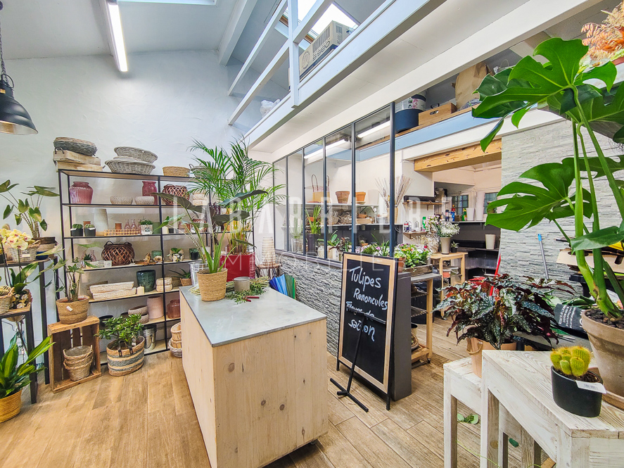Photo FONDS DE COMMERCE - VENTE DE FLEURS - 60 M² - CENTRE BOURG, PROCHE SAINT-JEAN-DE-LUZ image 2/3