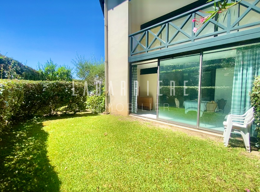 Studio en rez-de-jardin dans résidence de standing avec piscine