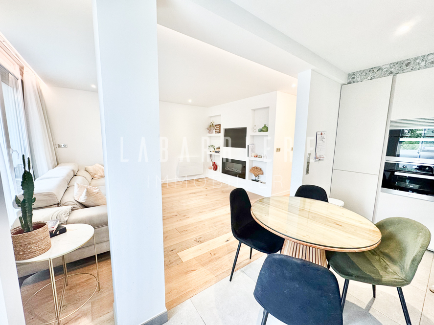 Appartement T4 rénové avec goût, loggia, balcon et cave