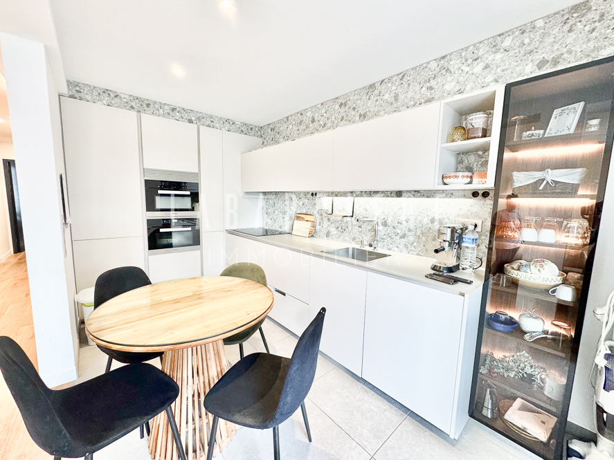 Photo Appartement T4 rénové avec goût, loggia, balcon et cave image 2/6