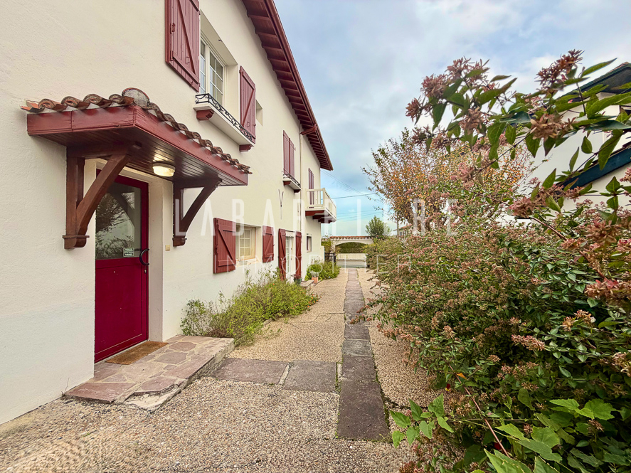Studio avec balcon dans maison de caractère, proche centre-ville