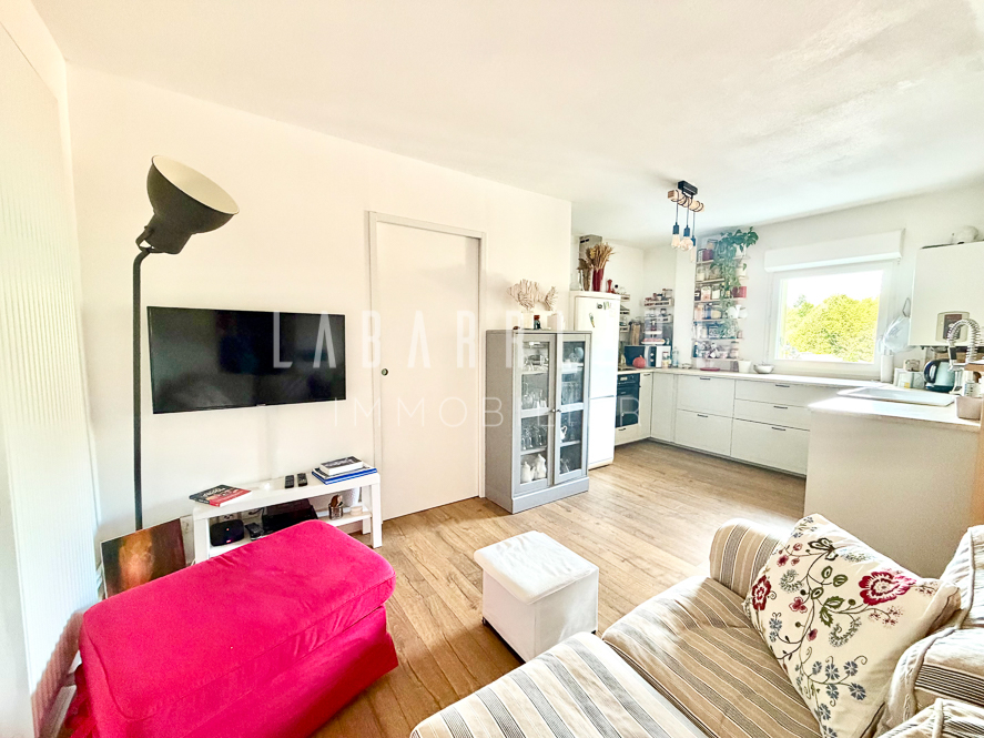 SOCOA, Appartement T3 avec ascenceur , cave et parking