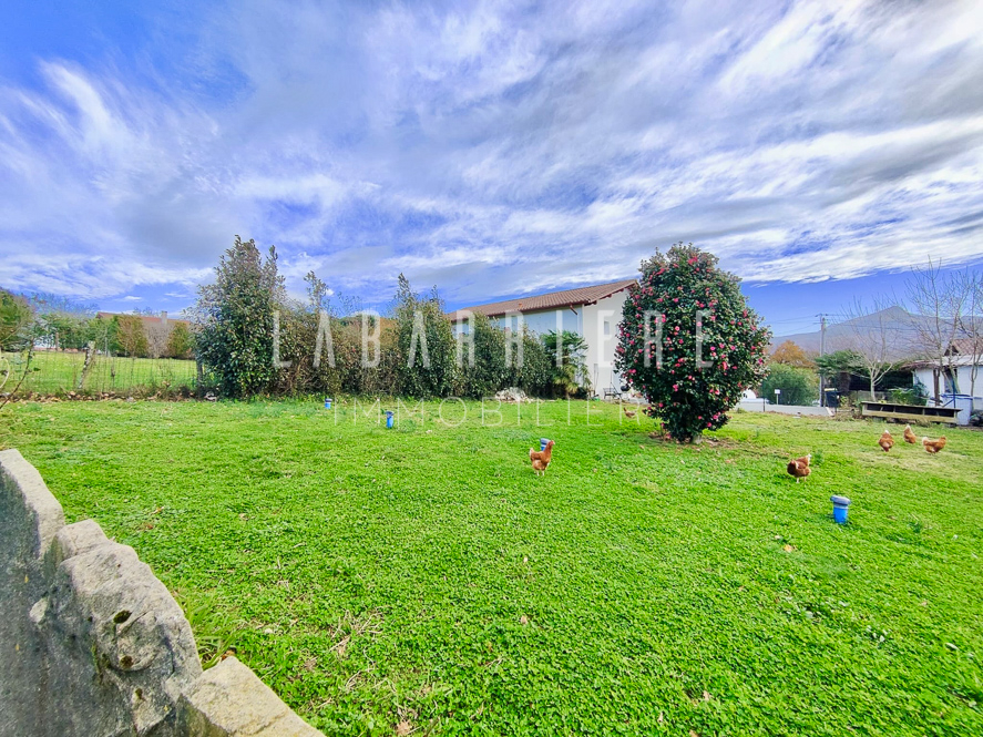 Appartement T4 de 104 m² avec parking et terrain